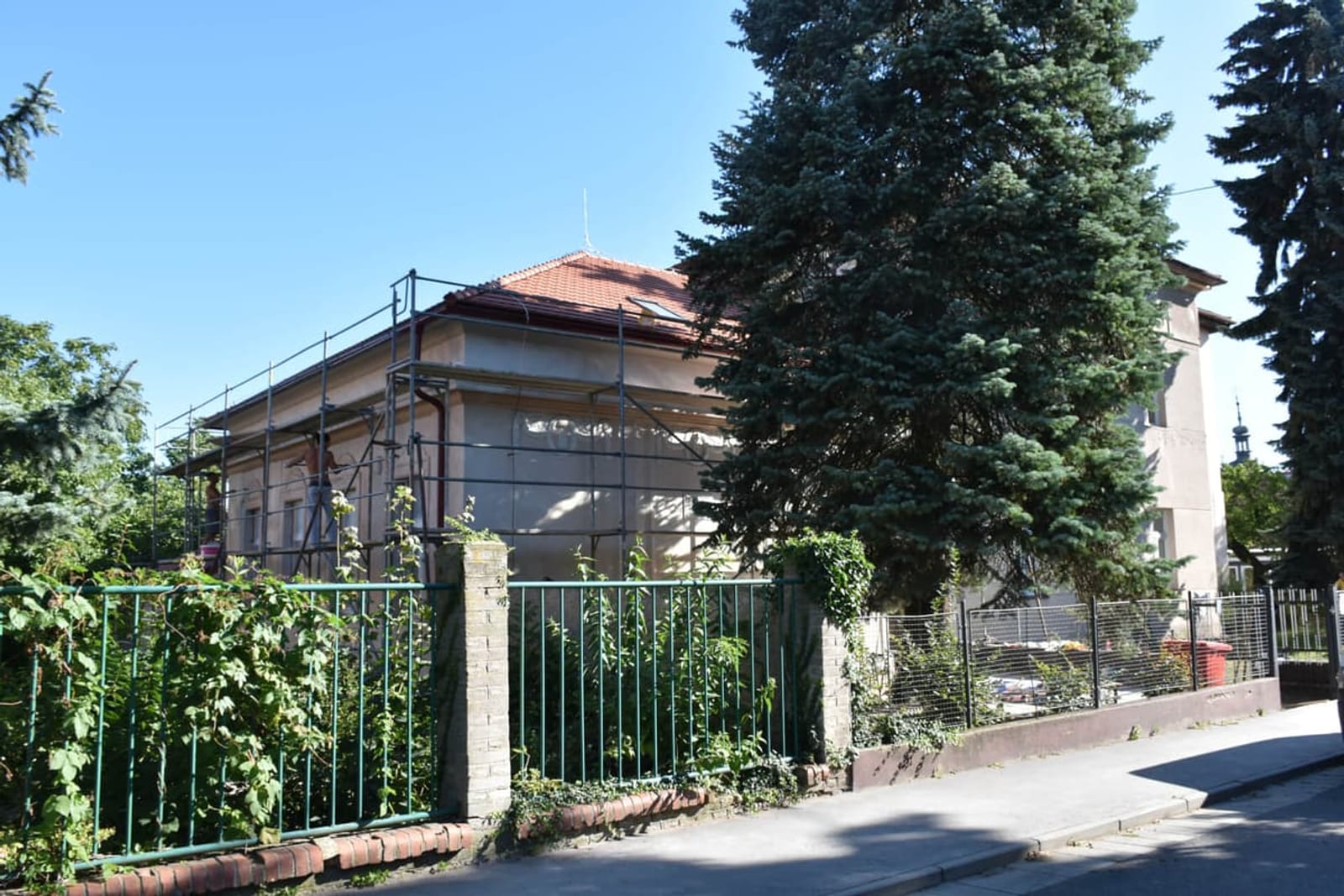 Stará budova základní školy ve Školské ulici
